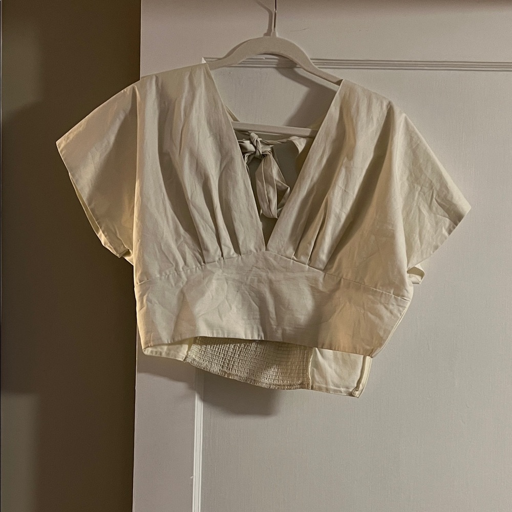 En Saison Cream Crop Top